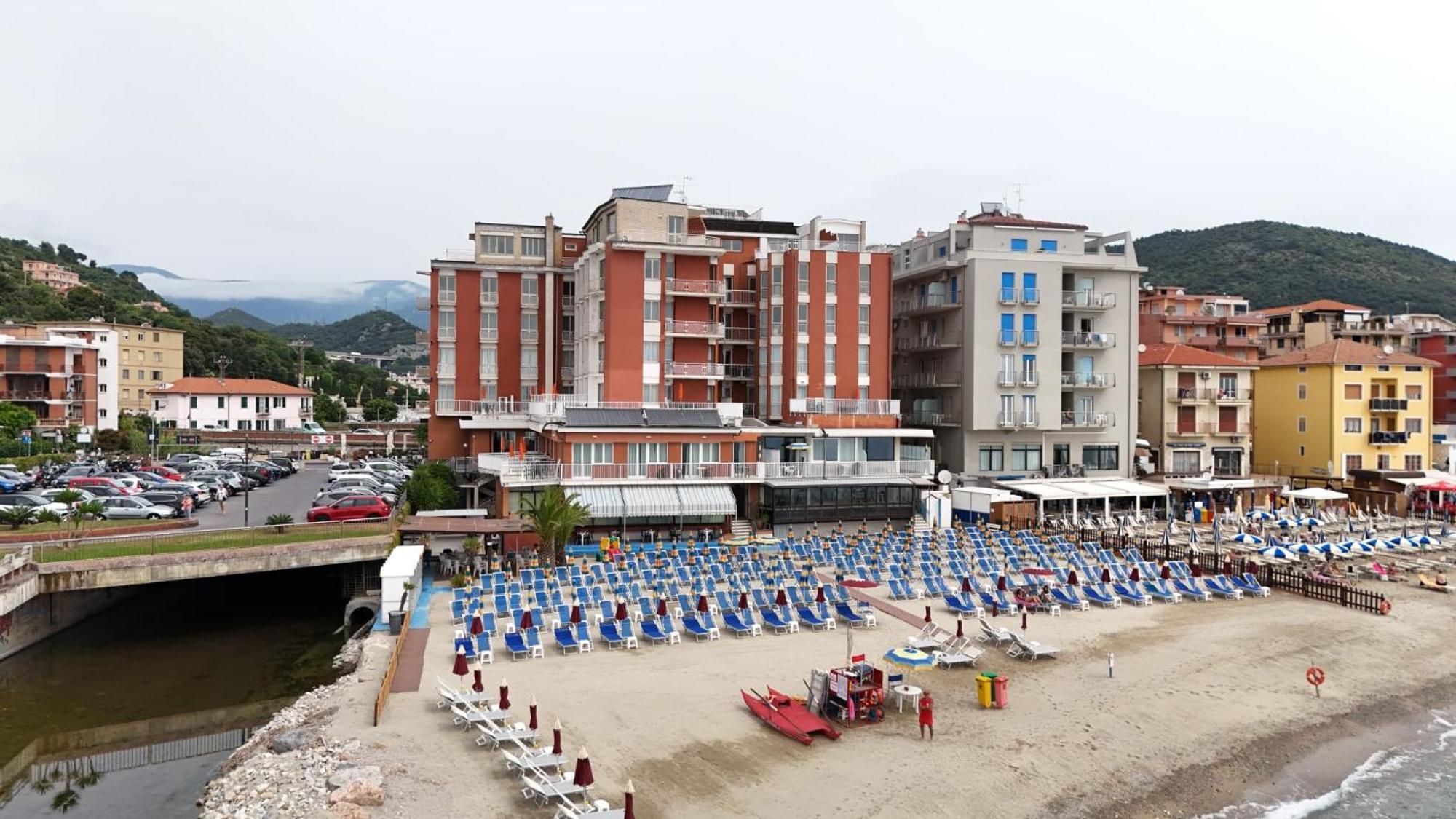 Hotel & Residence Stella Maris Pietra Ligure Exterior foto