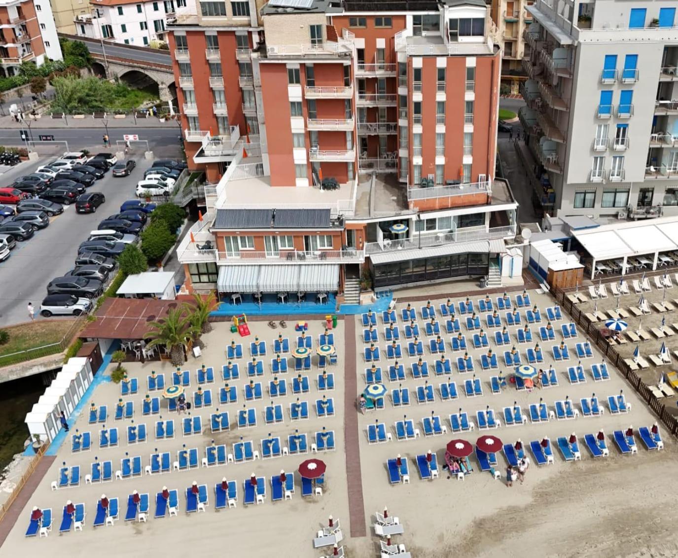 Hotel & Residence Stella Maris Pietra Ligure Exterior foto